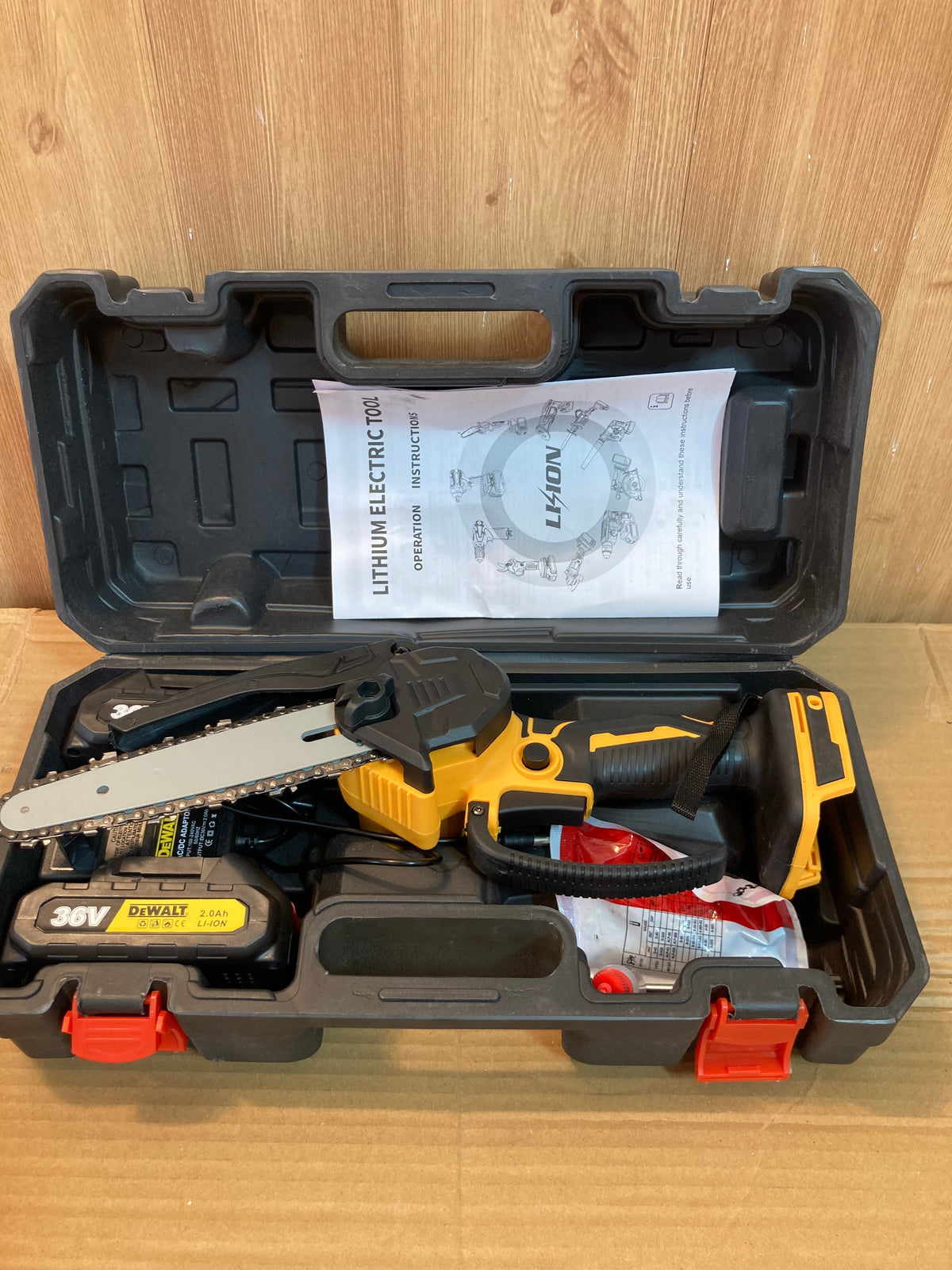 DeWALT Rechargeable Chainsaw with 36V Double Batteries